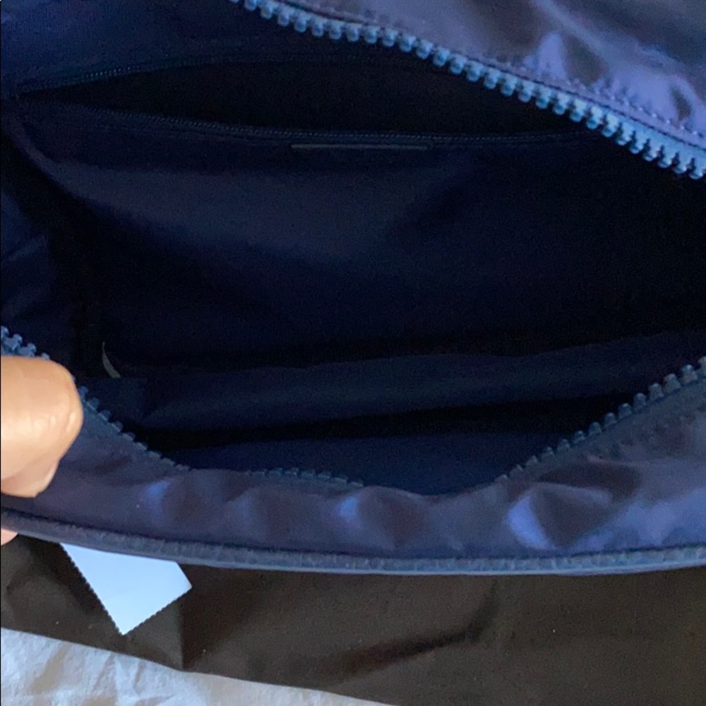 Gucci Large Toiletry Bag - Picture 9 of 10